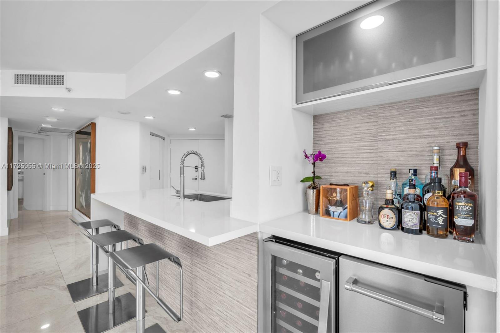 520 Brickell Key Dr # A1816