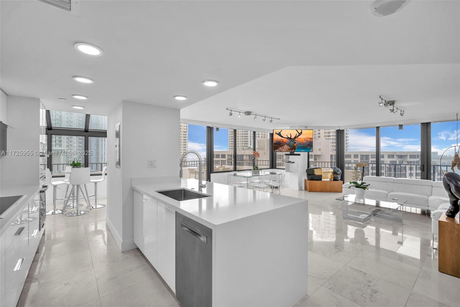 520 Brickell Key Dr # A1816