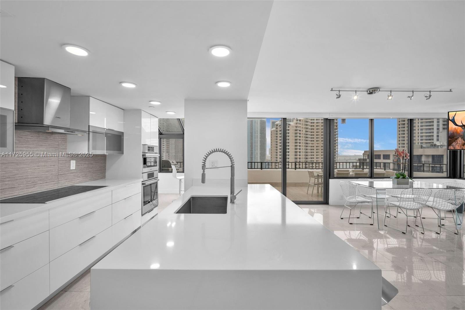 520 Brickell Key Dr # A1816