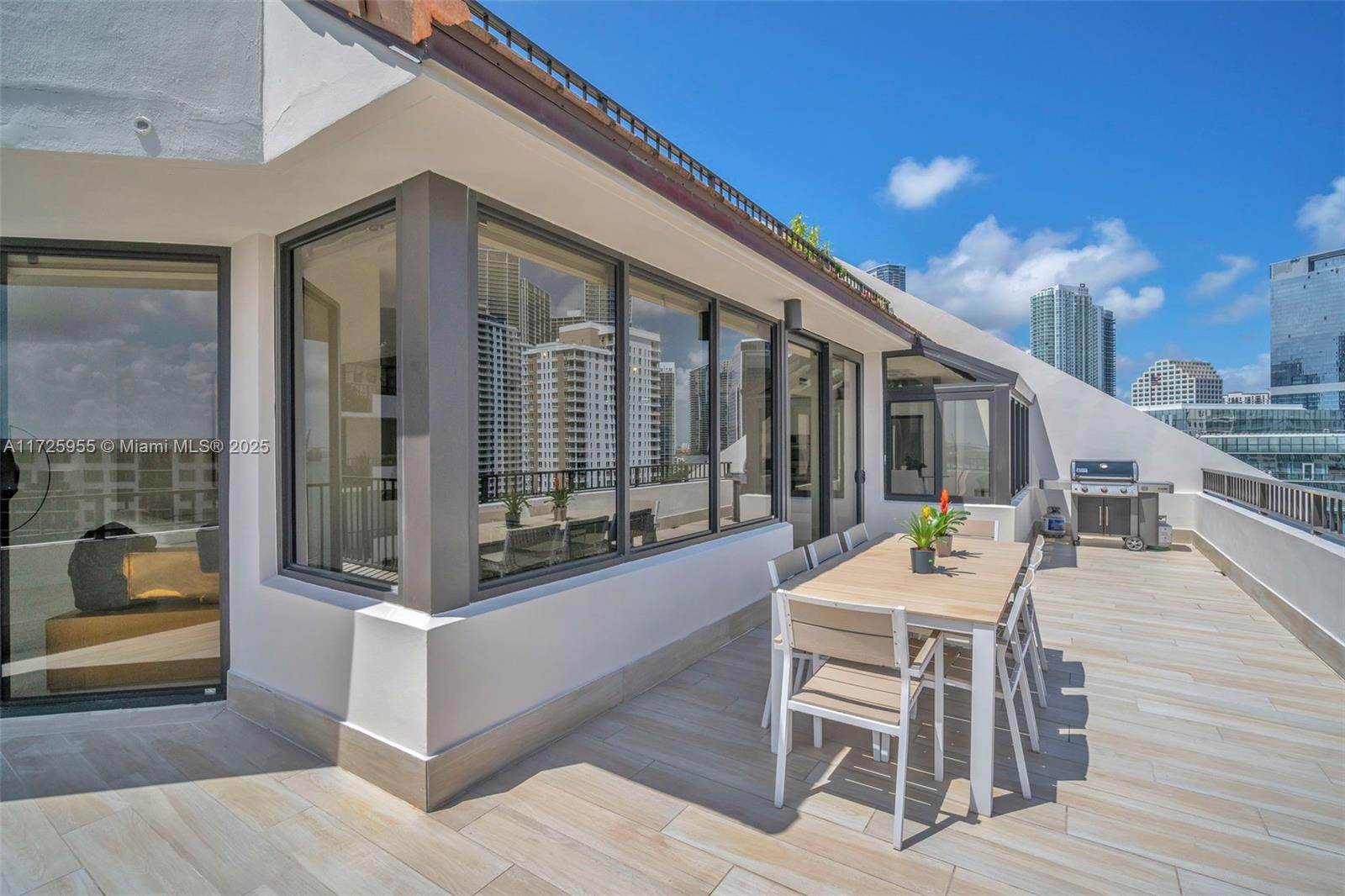 520 Brickell Key Dr # A1816