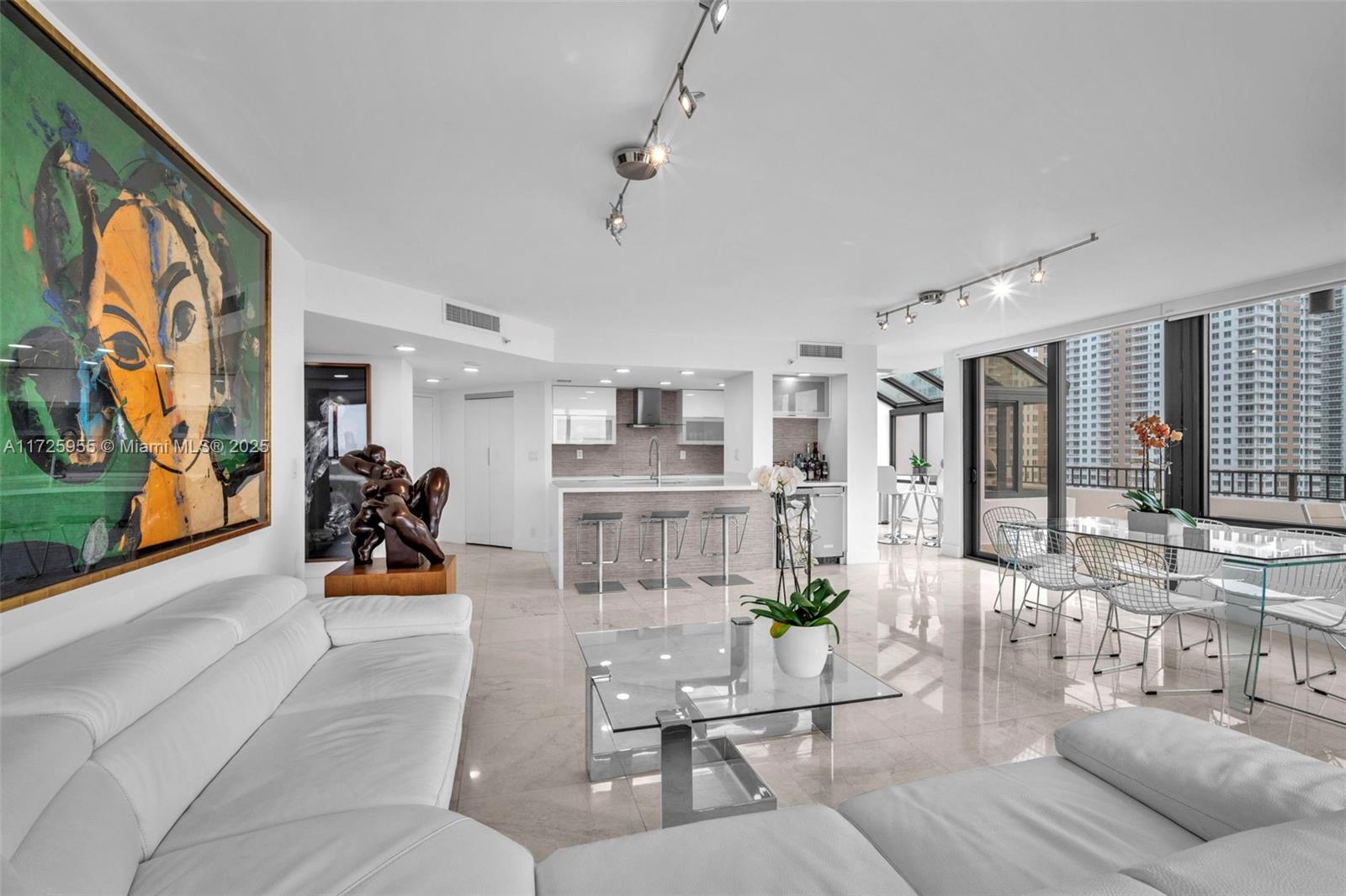 520 Brickell Key Dr # A1816