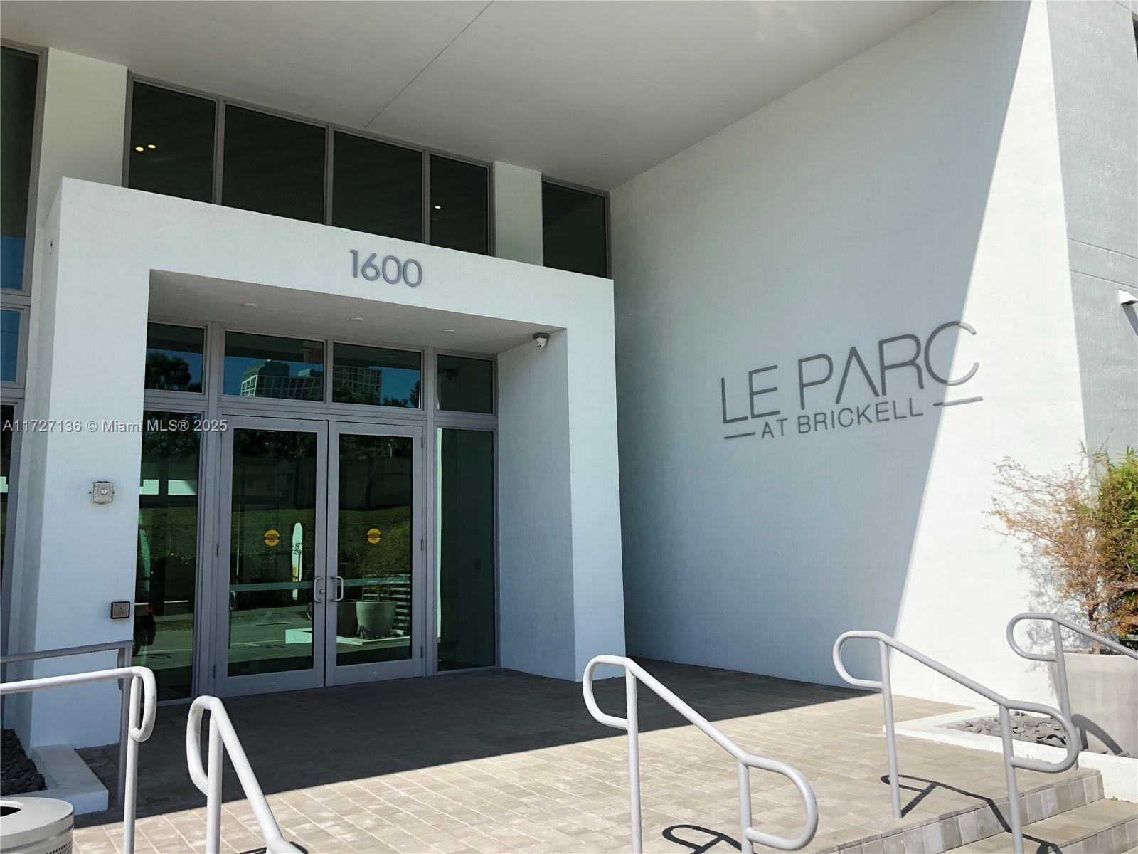 1600 SW 1st Ave # 1006