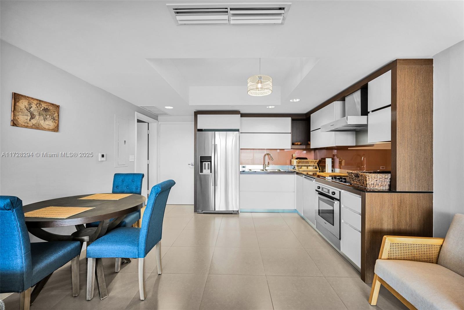 2155 Washington Ct # 403