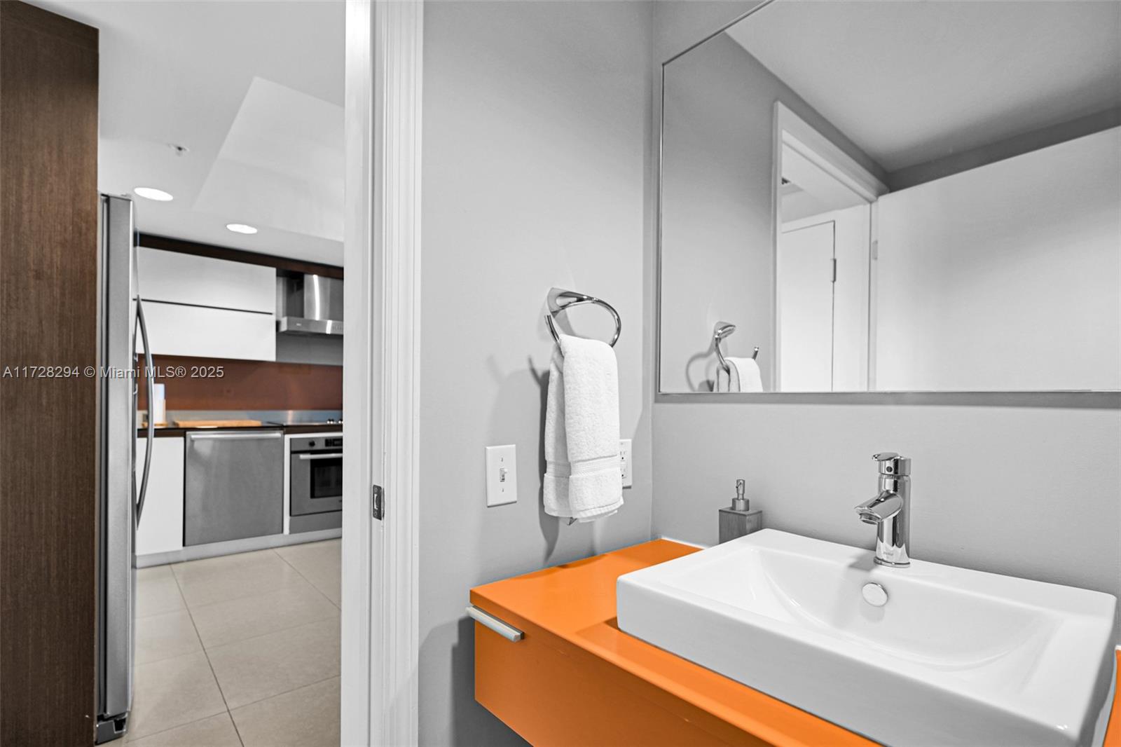 2155 Washington Ct # 403