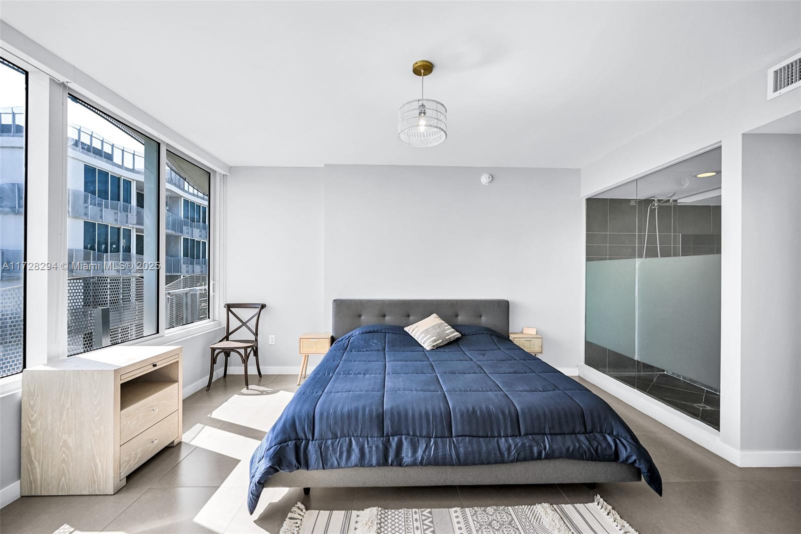 2155 Washington Ct # 403