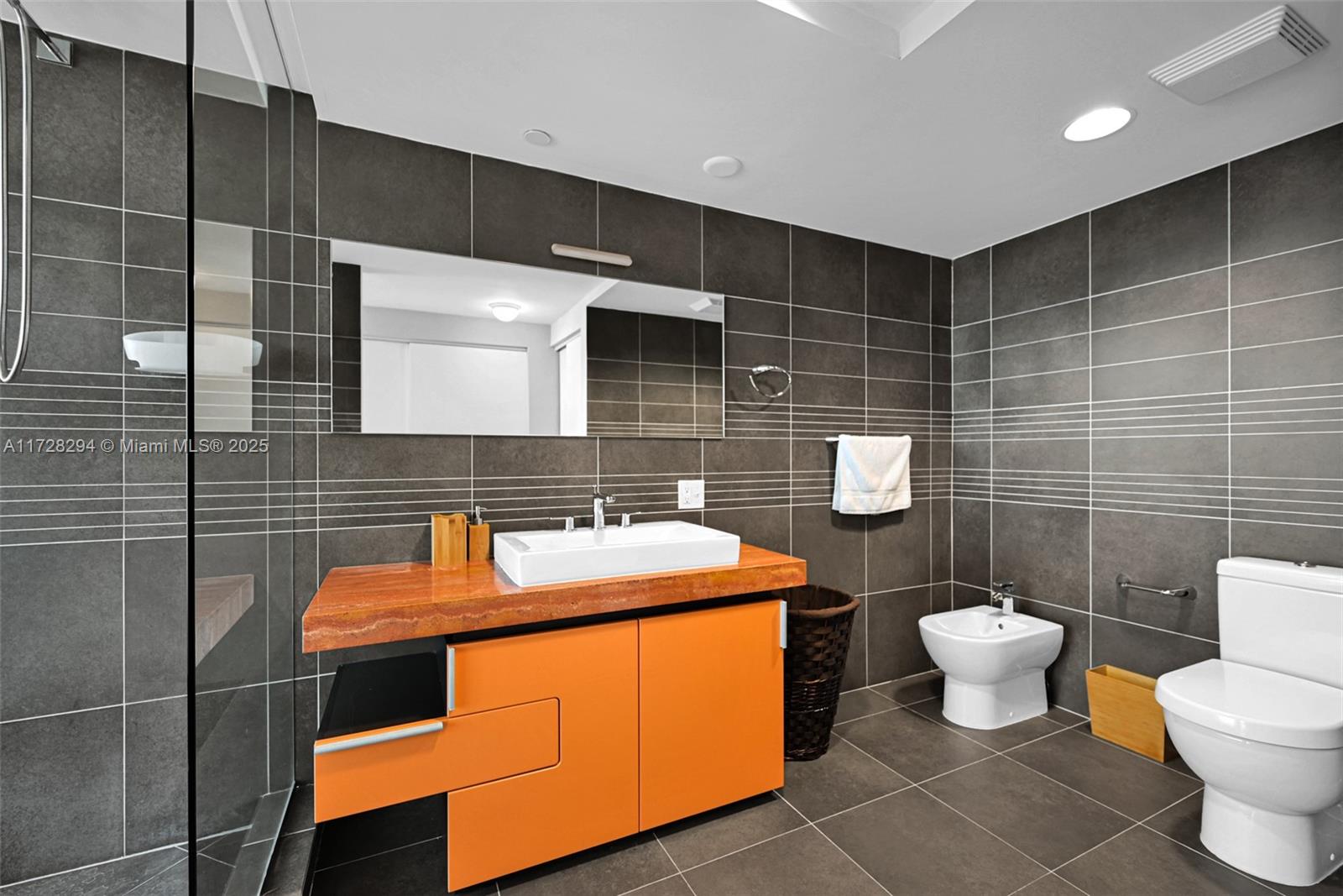 2155 Washington Ct # 403