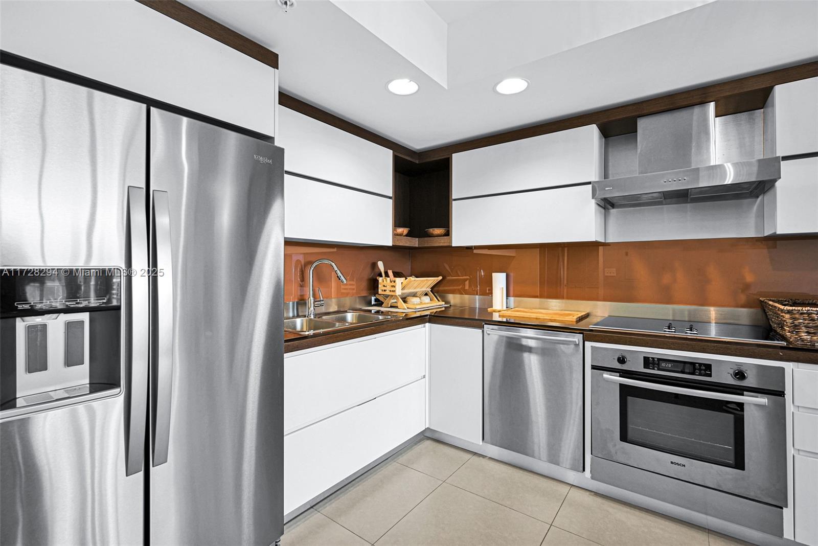 2155 Washington Ct # 403