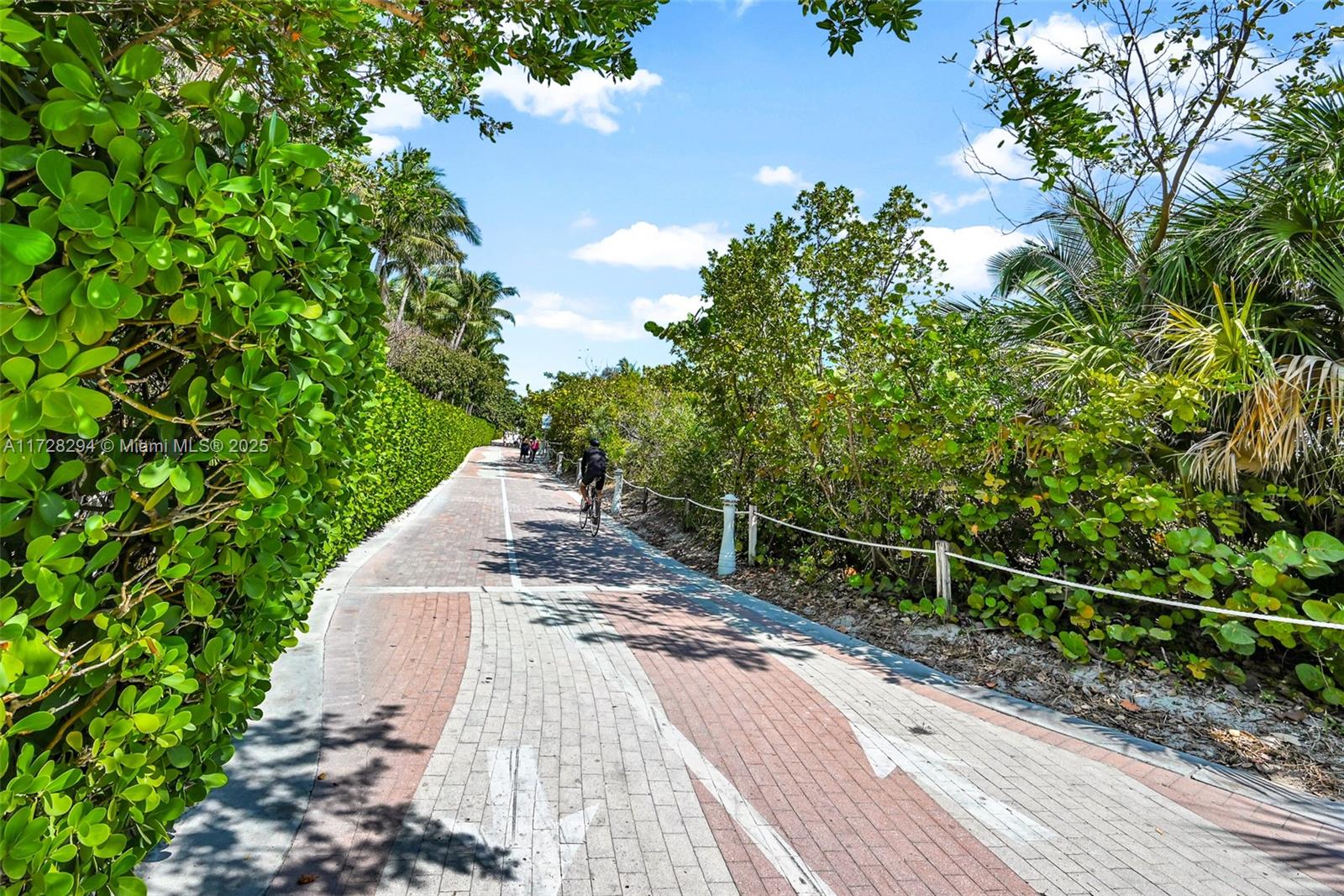 2155 Washington Ct # 403