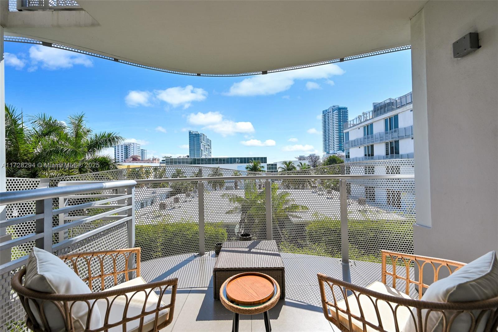 2155 Washington Ct # 403