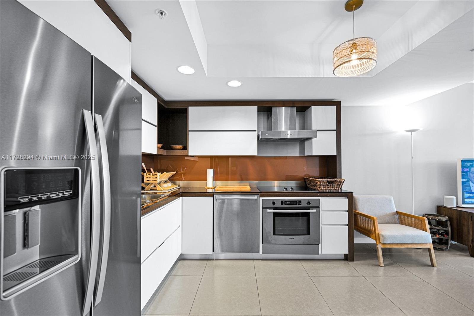 2155 Washington Ct # 403