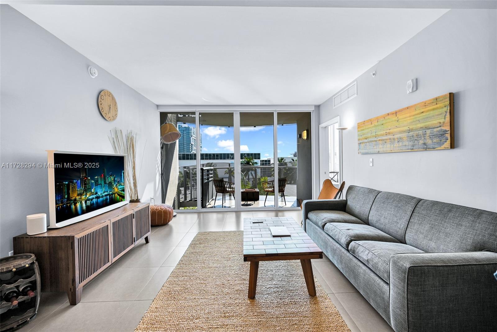 2155 Washington Ct # 403