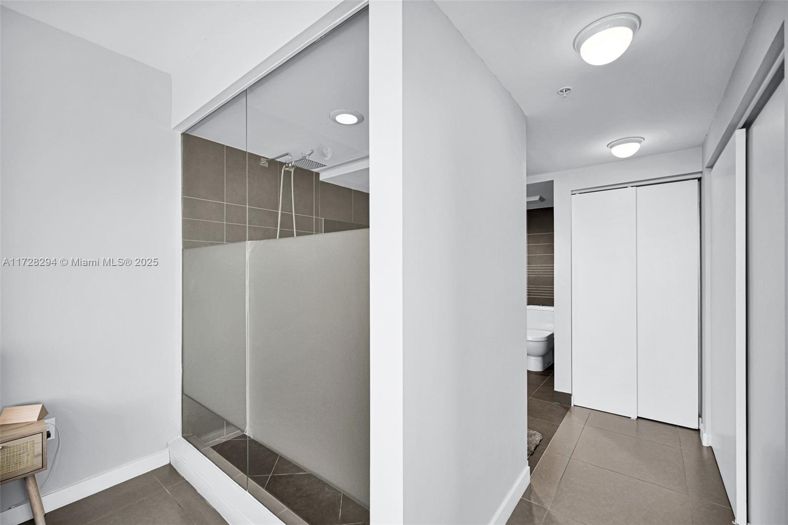 2155 Washington Ct # 403