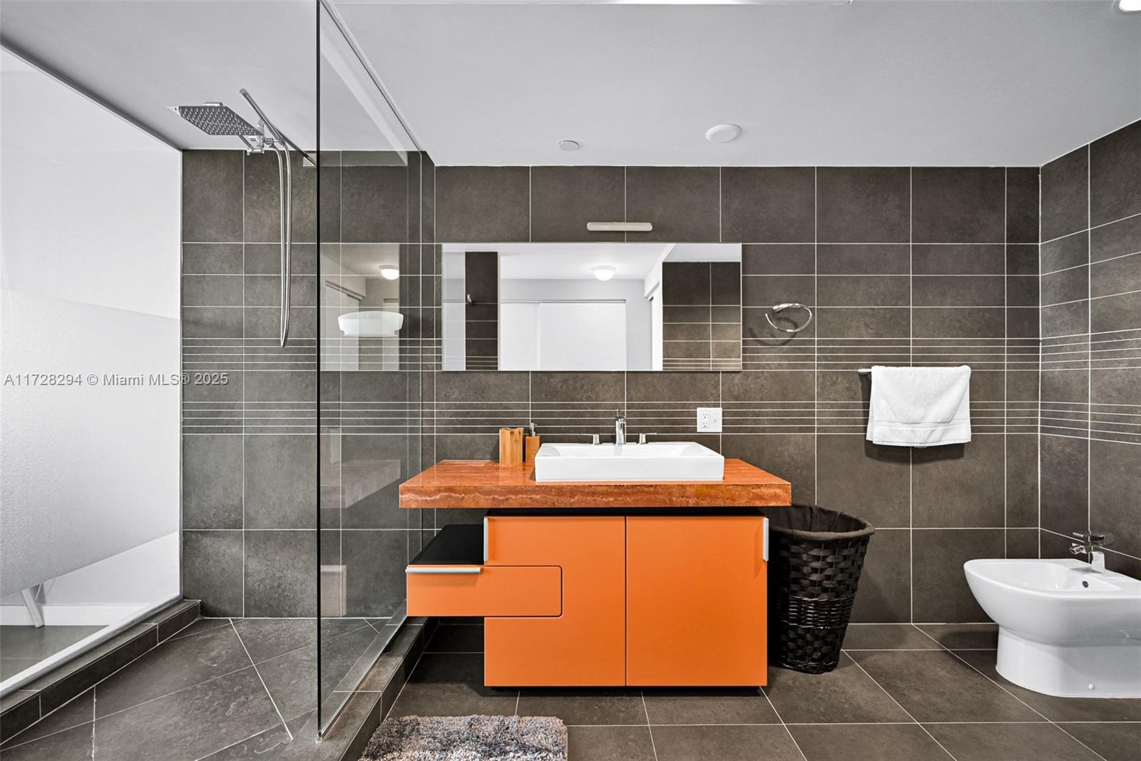 2155 Washington Ct # 403