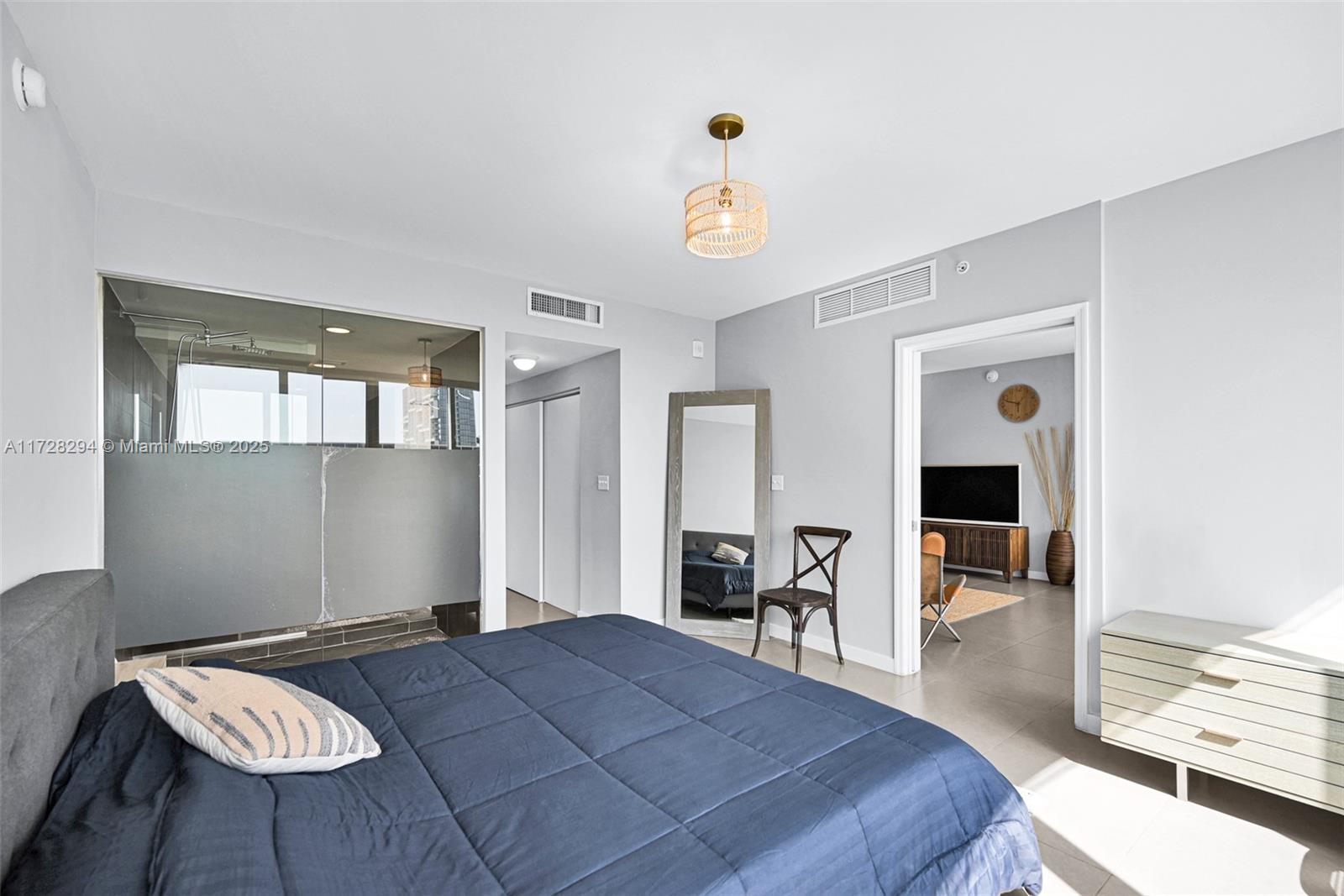 2155 Washington Ct # 403