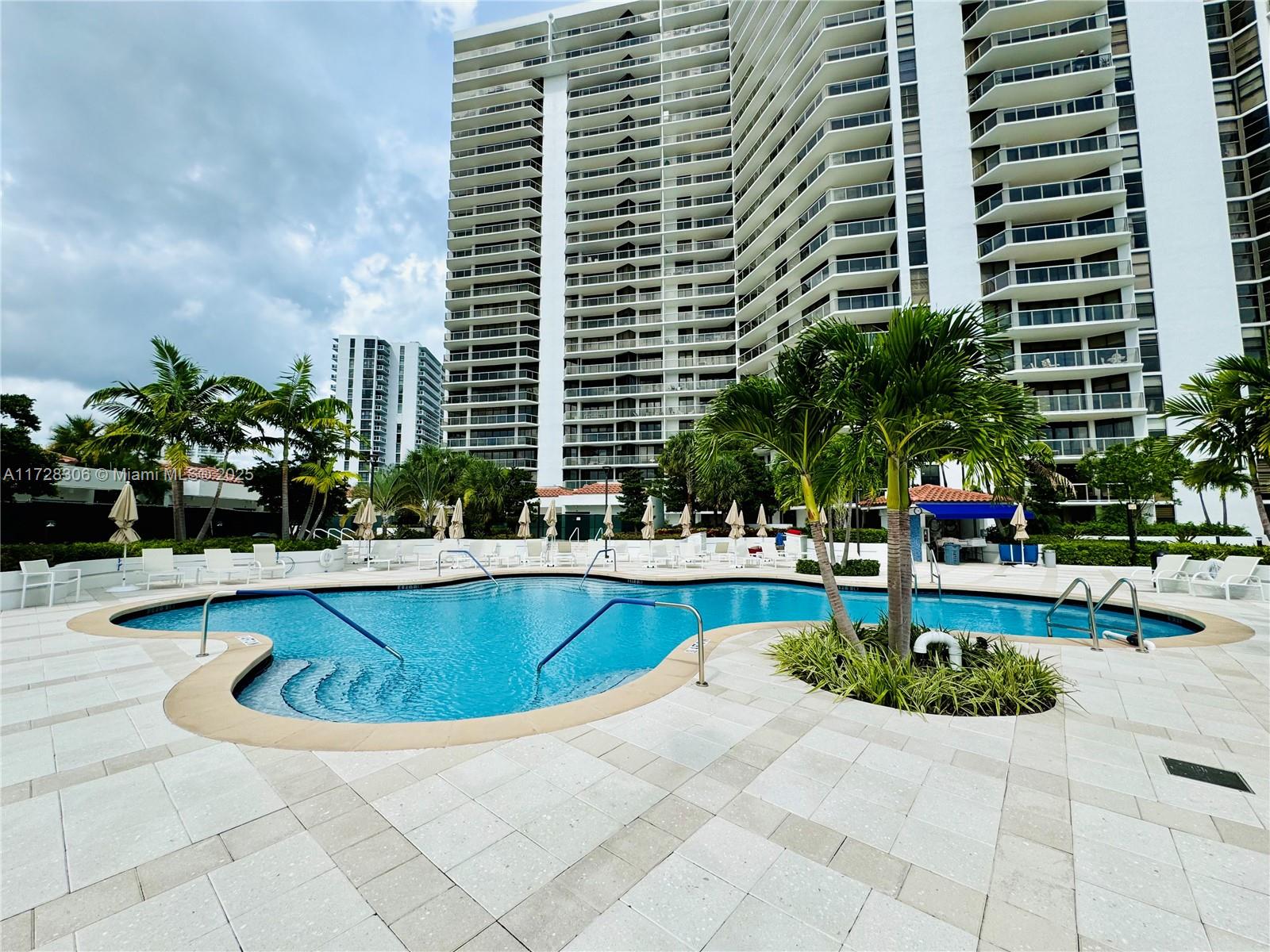 20281 E Country Club Dr # 511