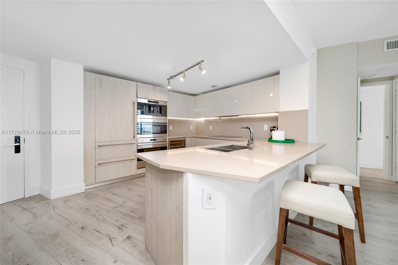 4011 S Ocean Dr # 3679