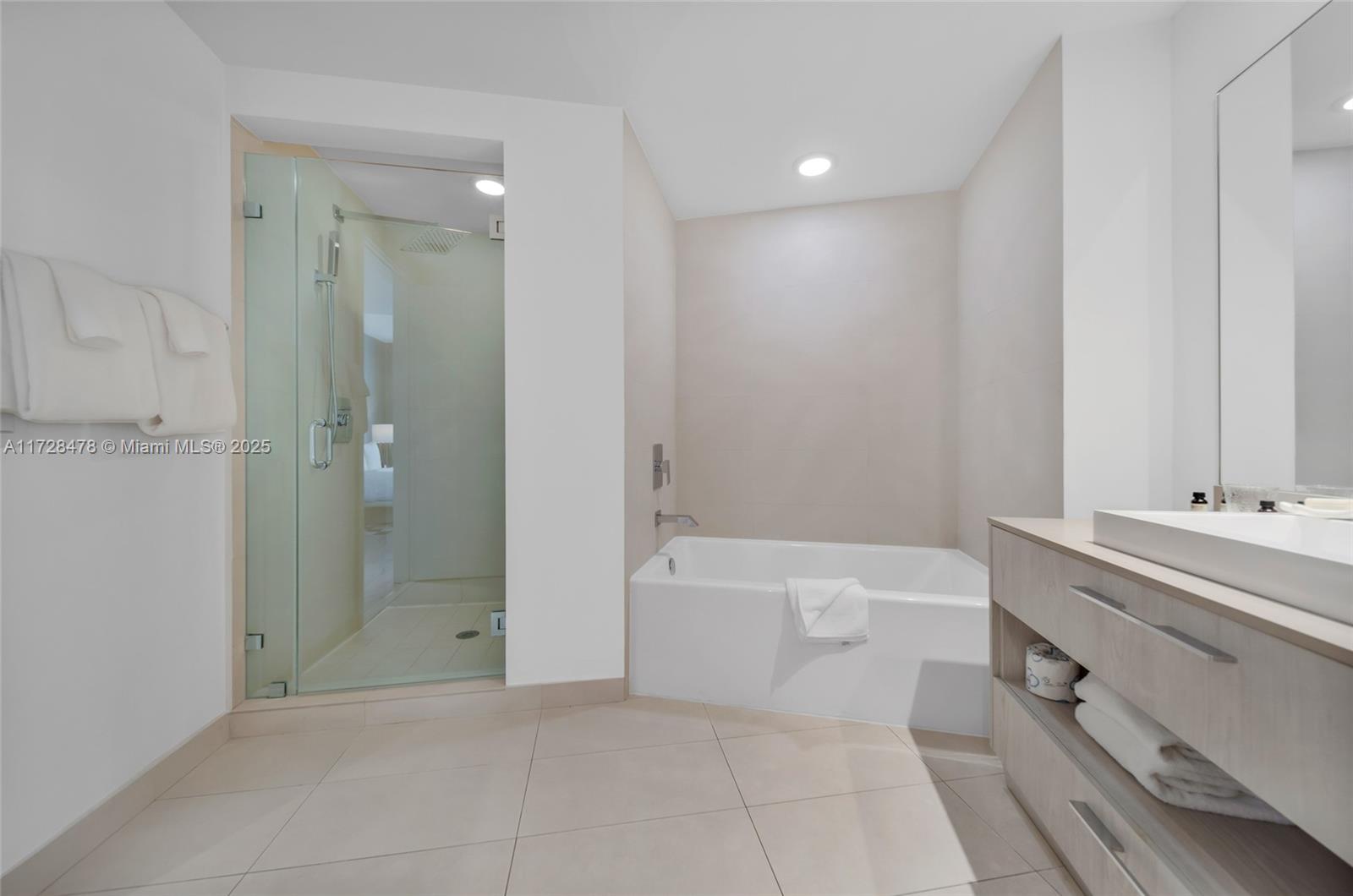 4011 S Ocean Dr # 3679