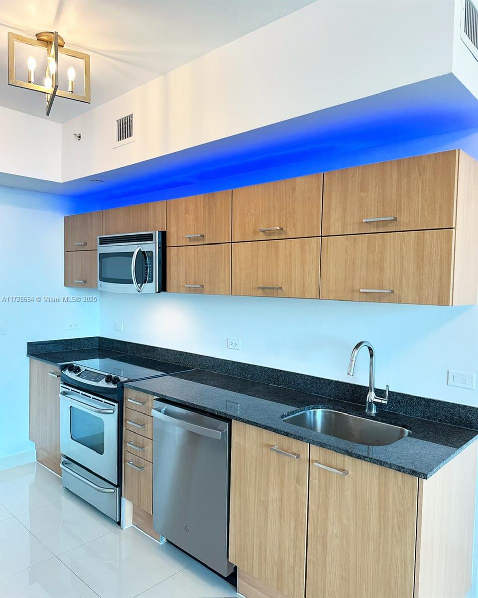350 S Miami Ave Unit: 1215