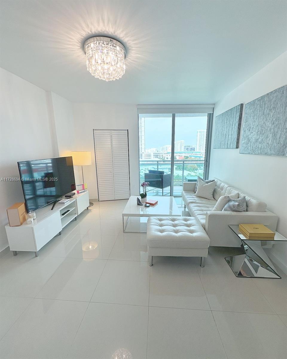 350 S Miami Ave Unit: 1215