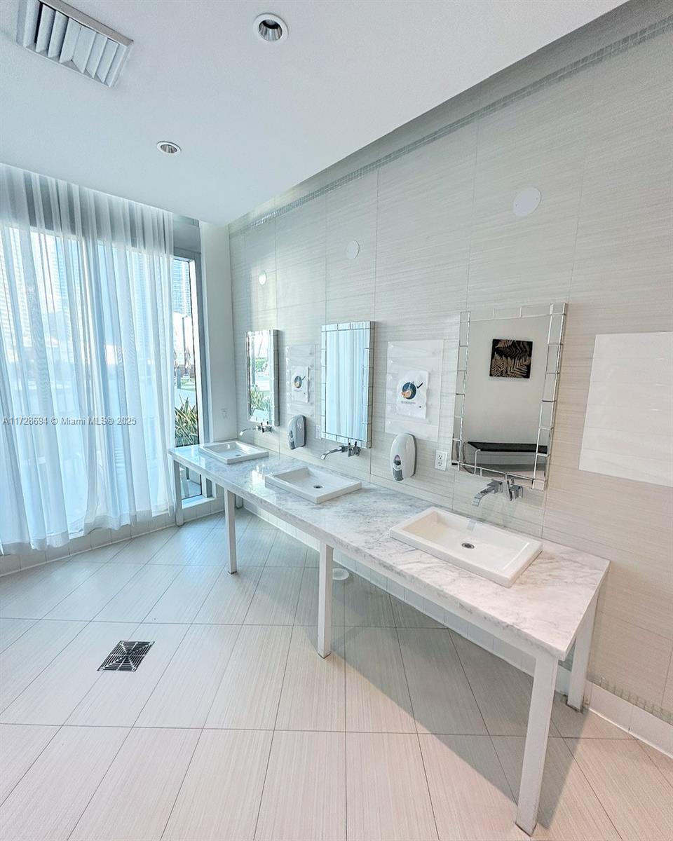 350 S Miami Ave Unit: 1215