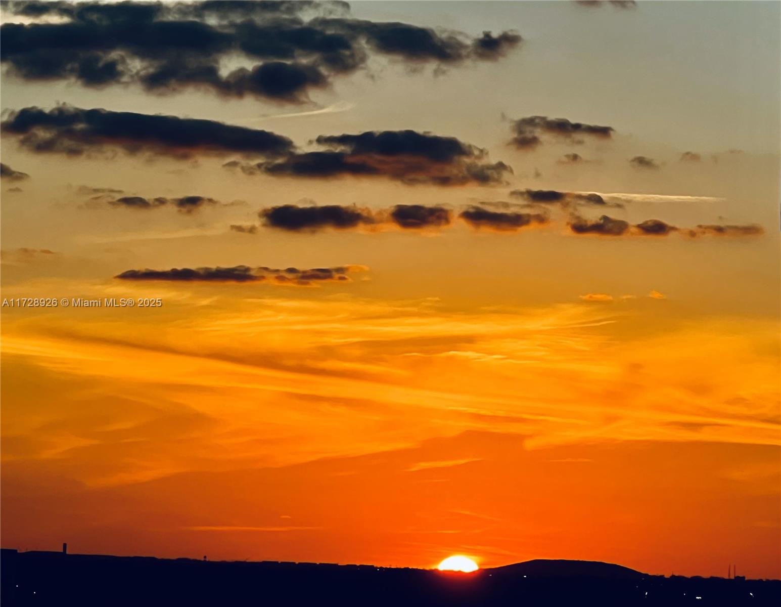 1800 NE 114th St # 2005