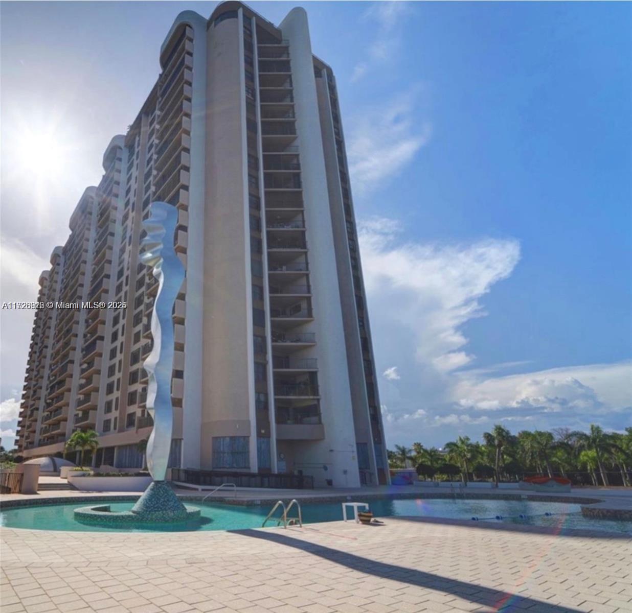 1800 NE 114th St # 2005