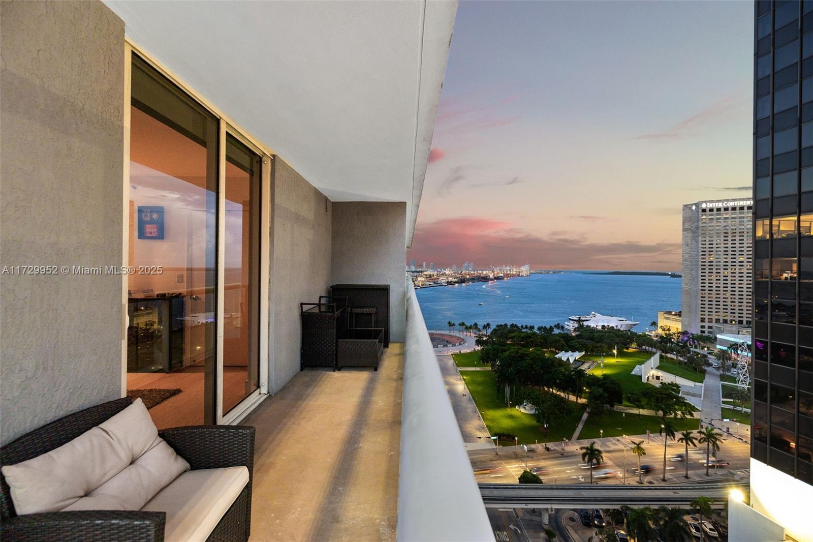 50 Biscayne Blvd # 1911