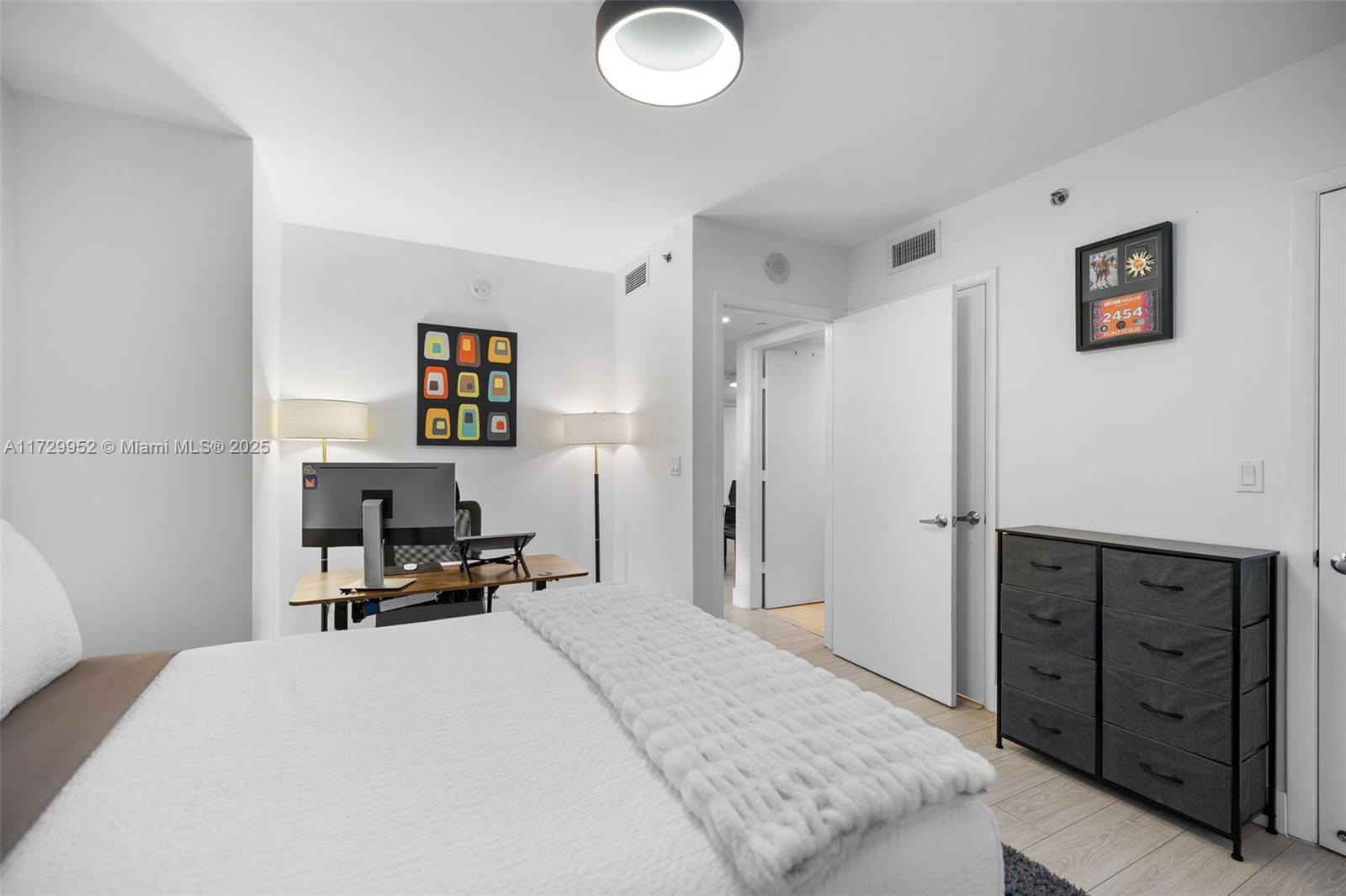 50 Biscayne Blvd # 1911