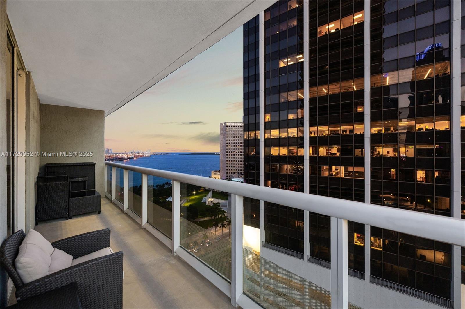 50 Biscayne Blvd # 1911