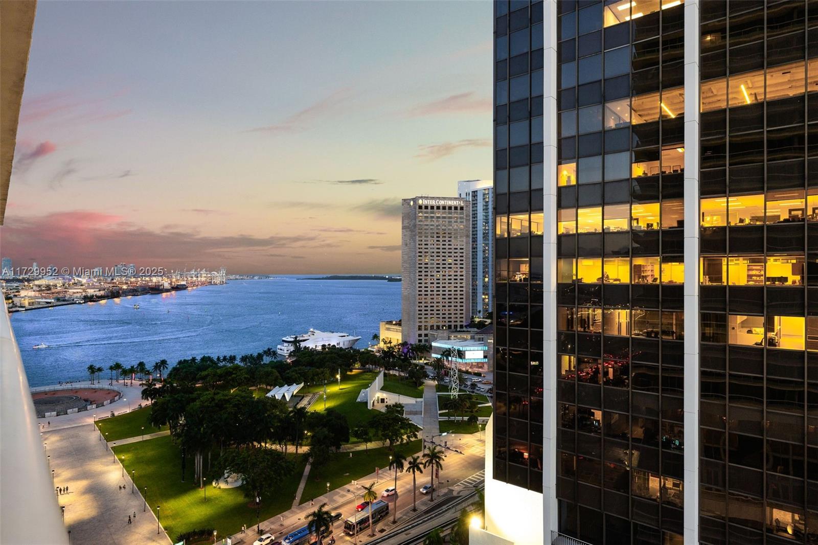 50 Biscayne Blvd # 1911