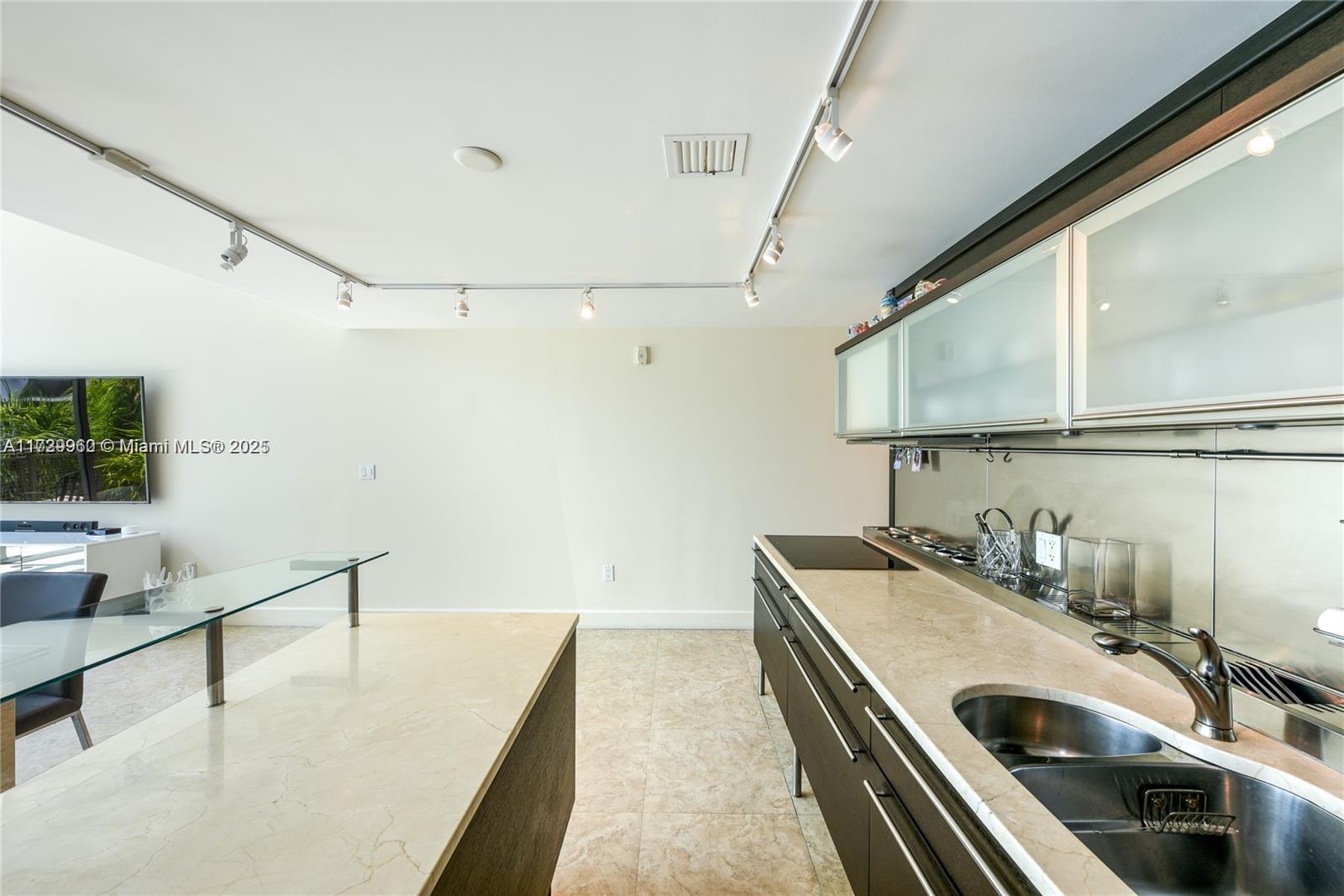 6000 Collins Ave # 505