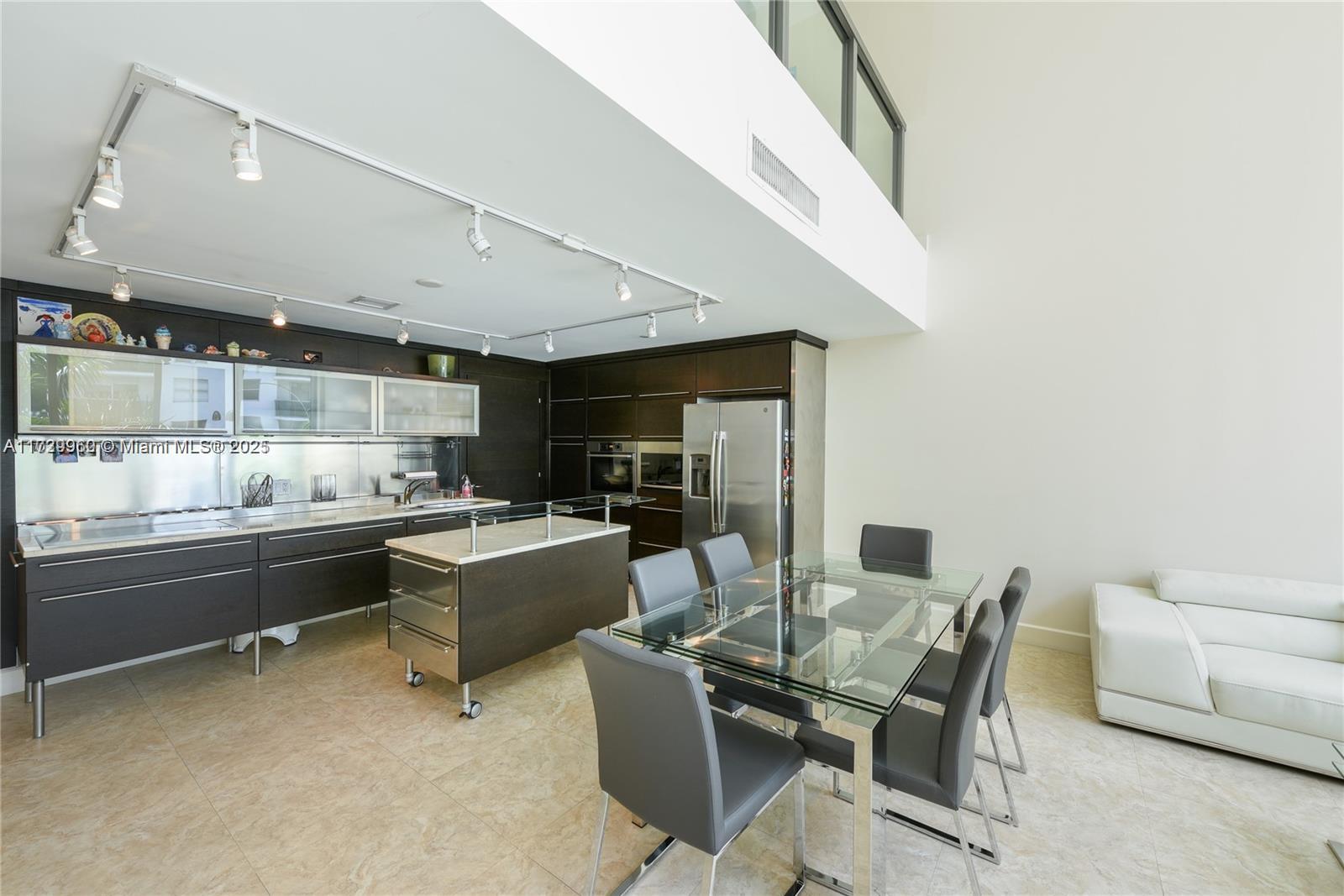6000 Collins Ave # 505