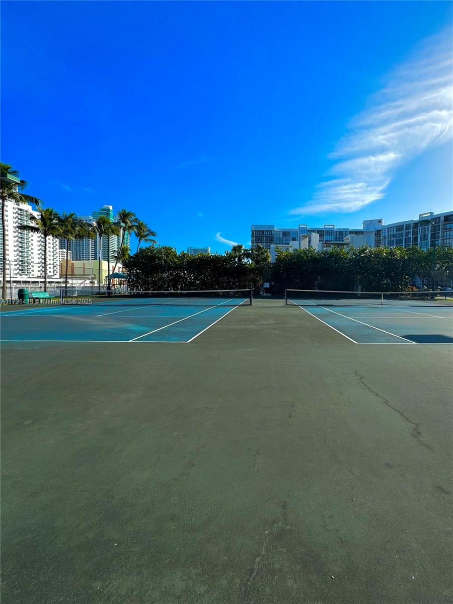 1000 Parkview Dr # 202