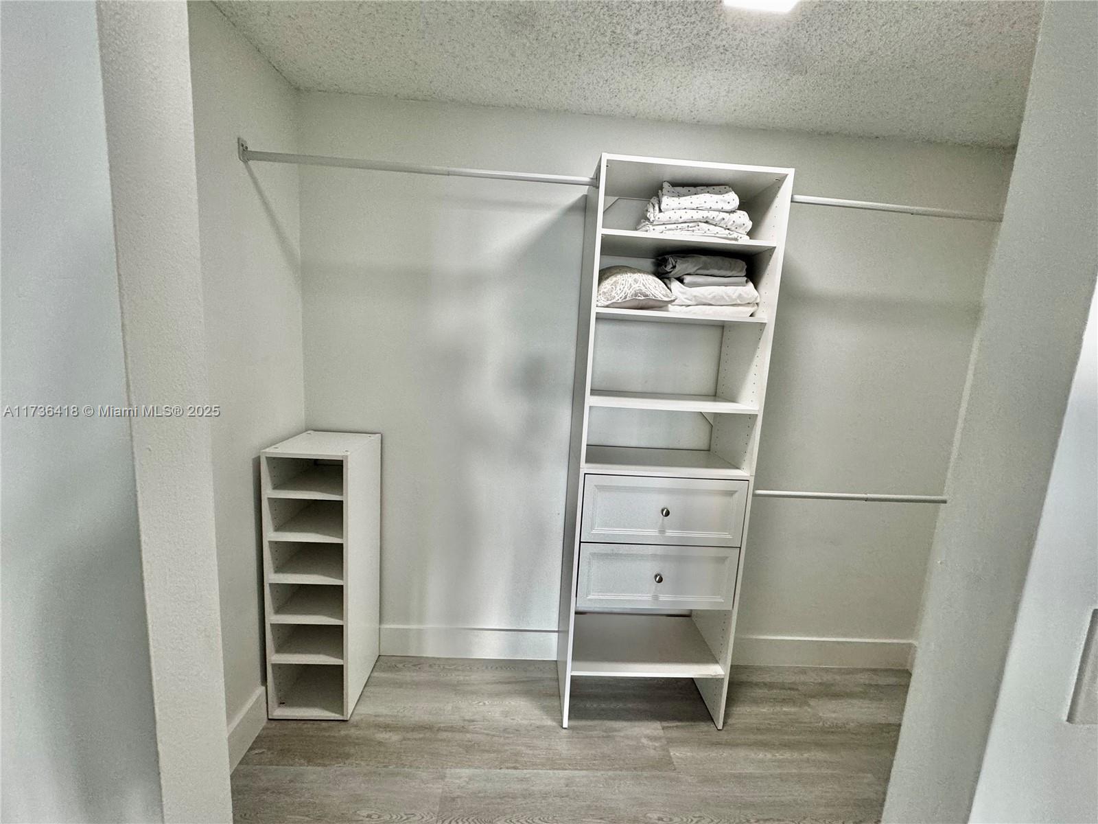 1000 Parkview Dr # 202