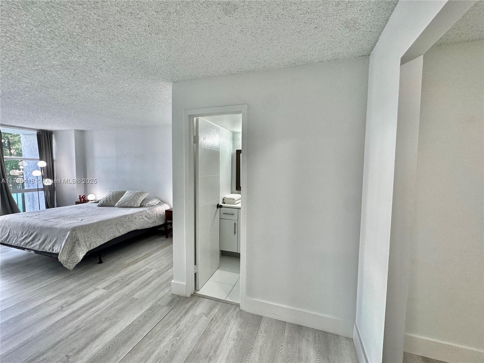 1000 Parkview Dr # 202