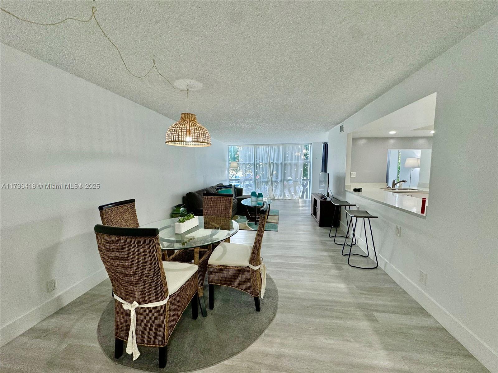 1000 Parkview Dr # 202