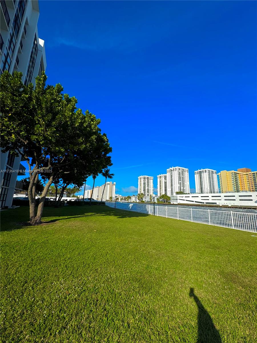 1000 Parkview Dr # 202