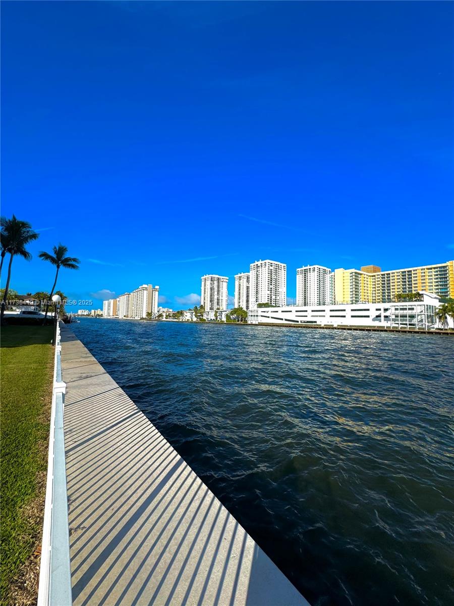 1000 Parkview Dr # 202