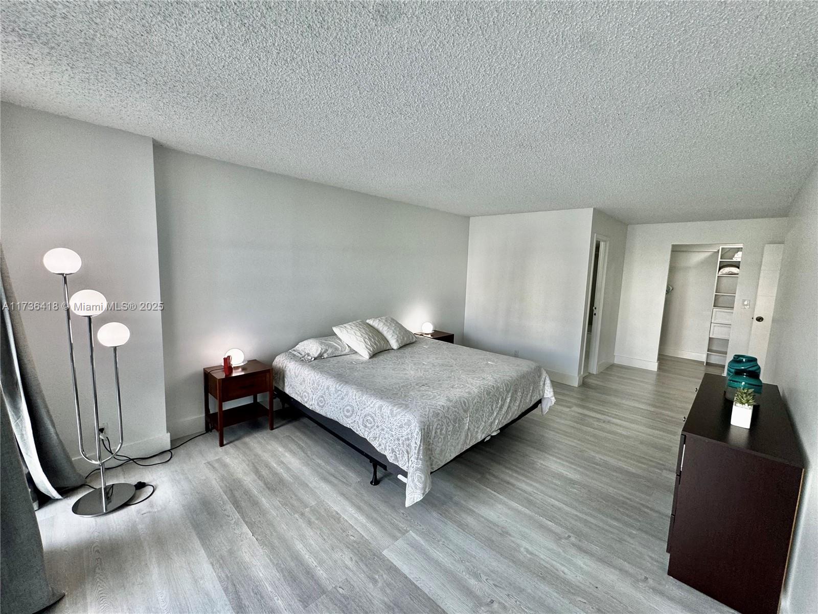 1000 Parkview Dr # 202