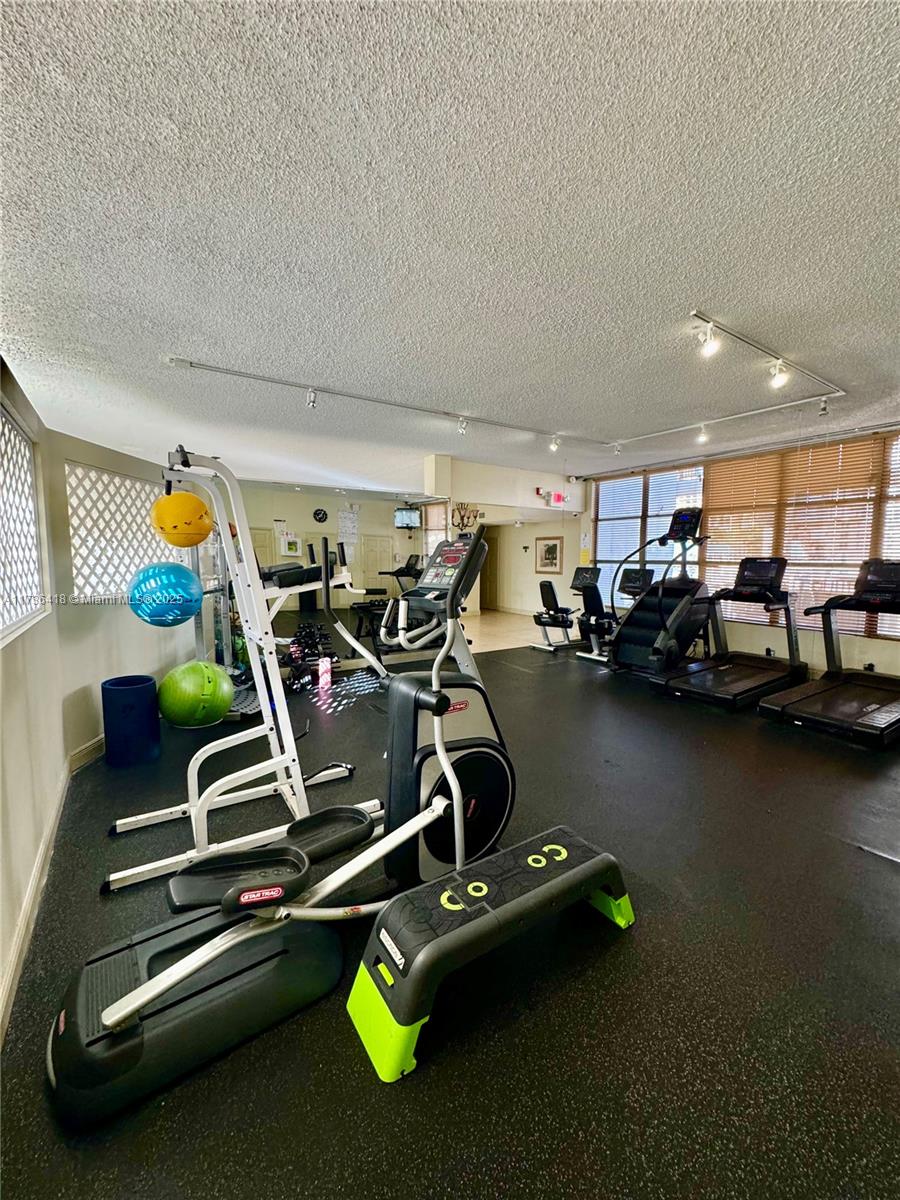 1000 Parkview Dr # 202