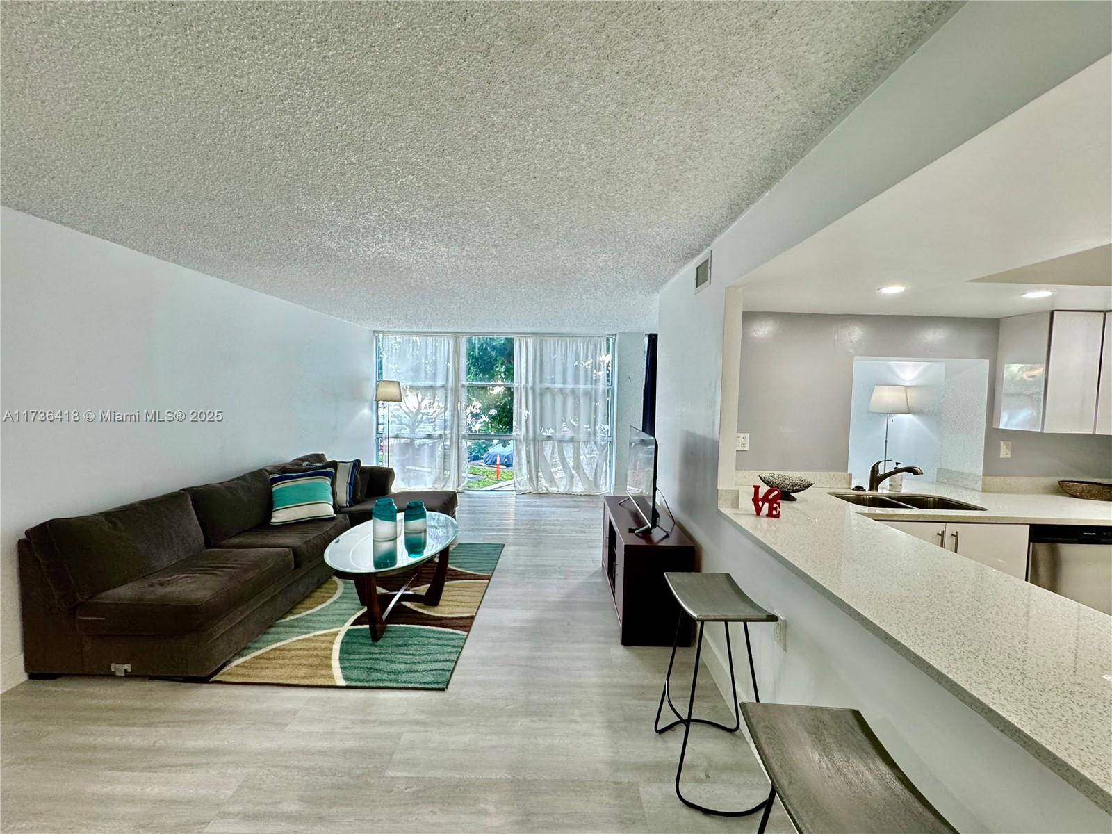 1000 Parkview Dr # 202