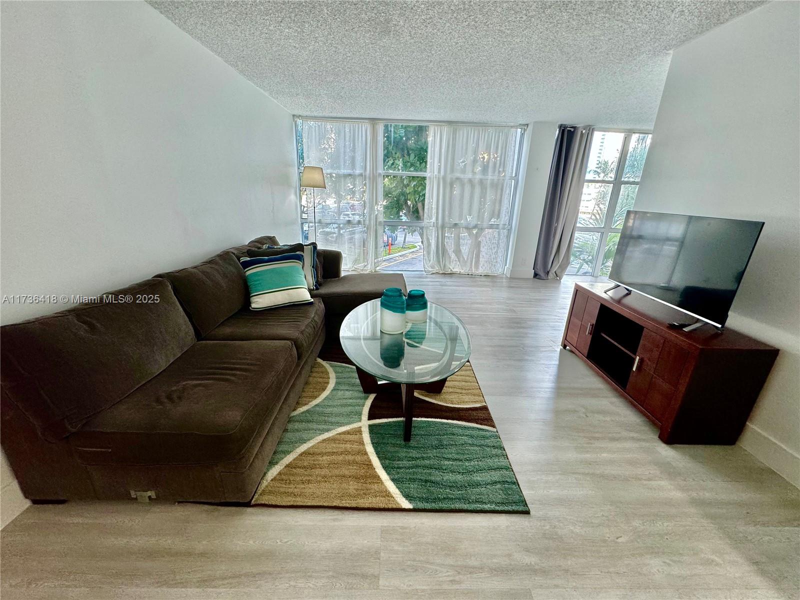 1000 Parkview Dr # 202