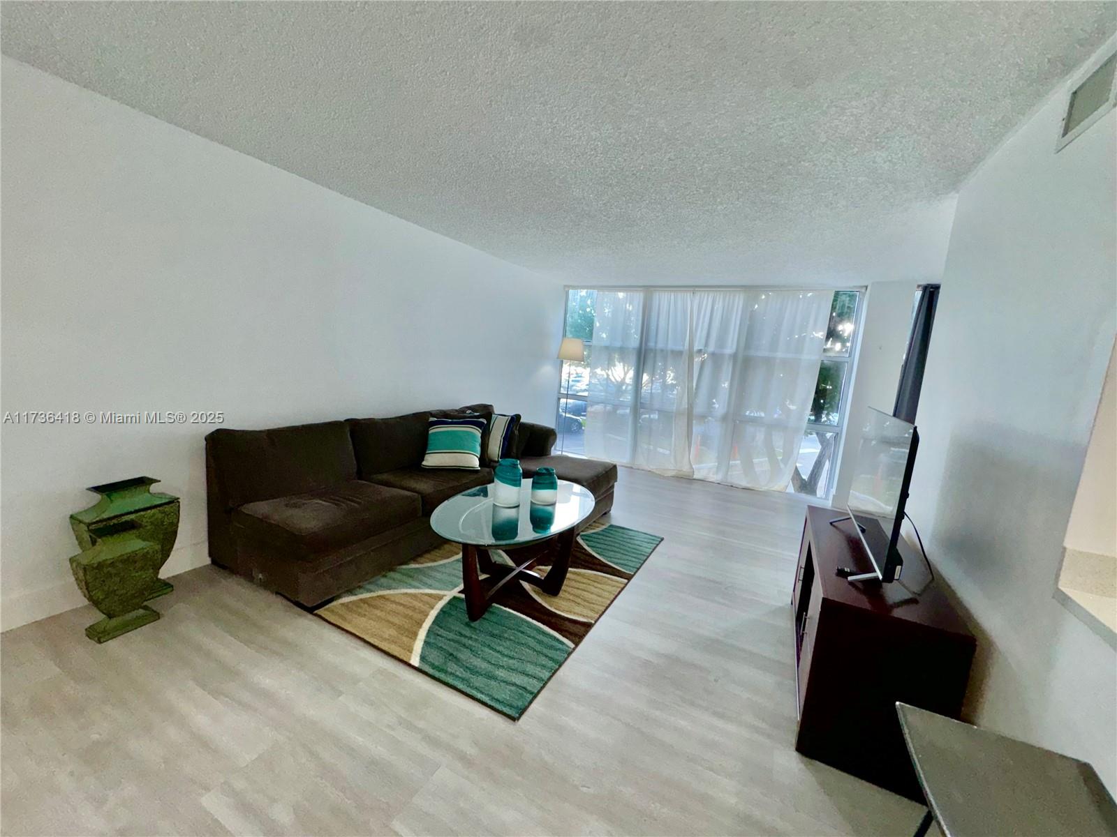 1000 Parkview Dr # 202