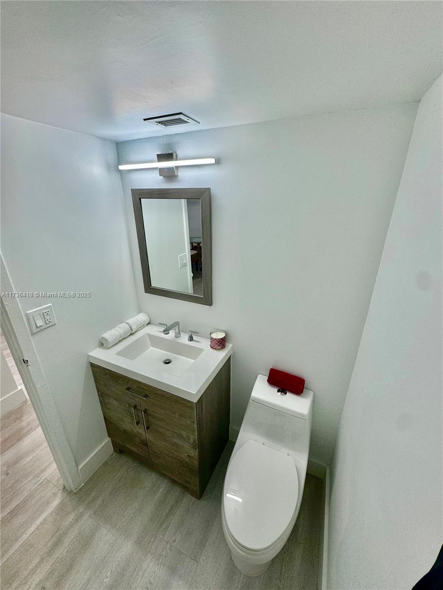 1000 Parkview Dr # 202