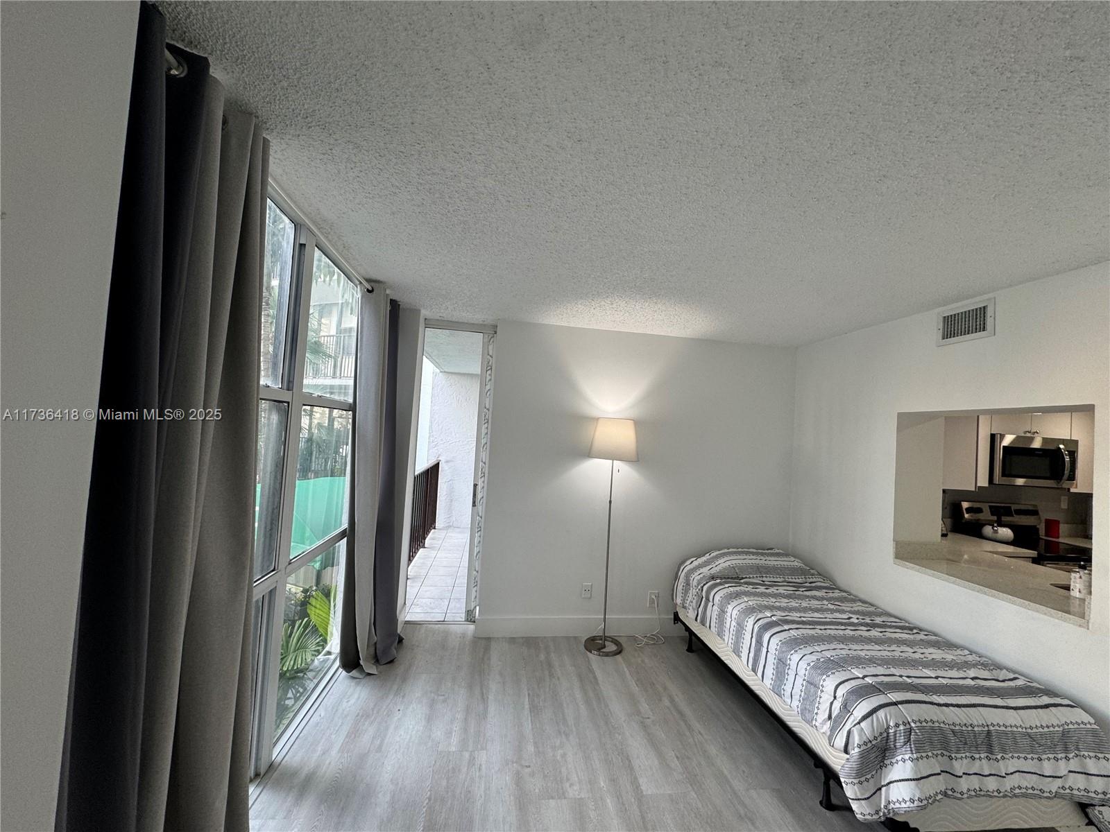 1000 Parkview Dr # 202