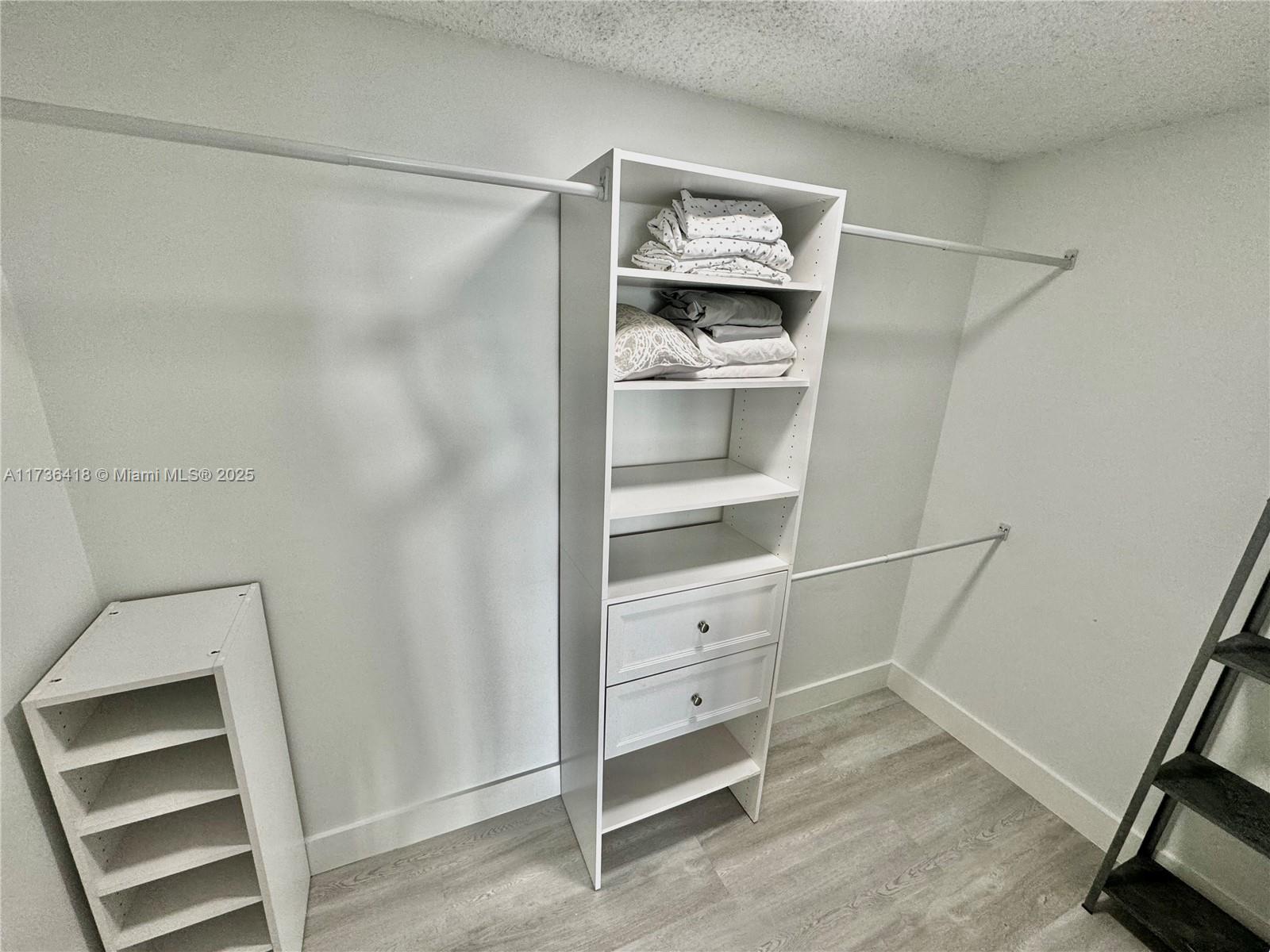 1000 Parkview Dr # 202