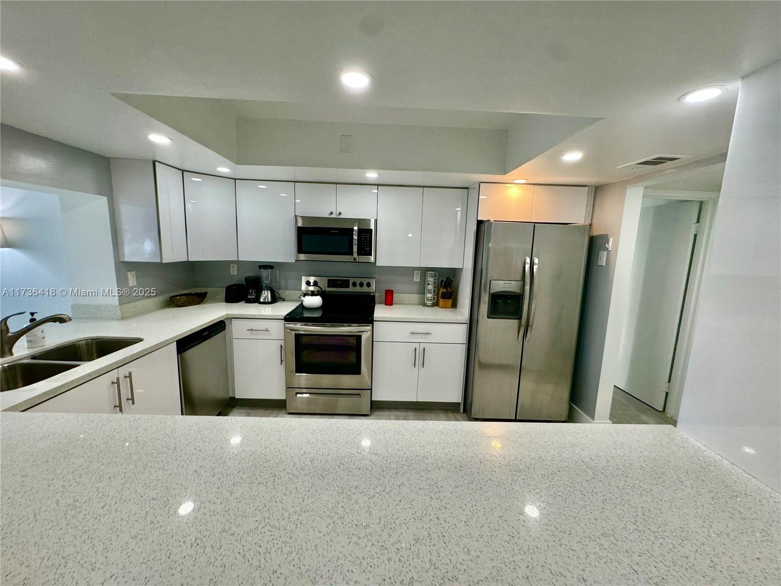 1000 Parkview Dr # 202