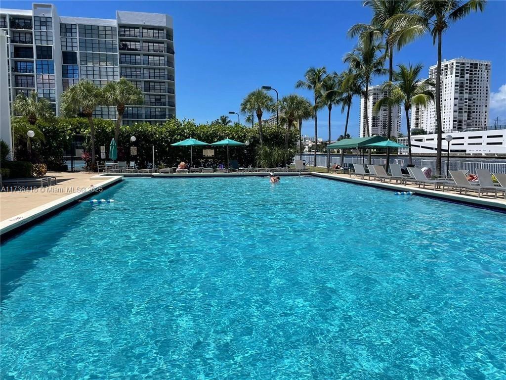 1000 Parkview Dr # 202