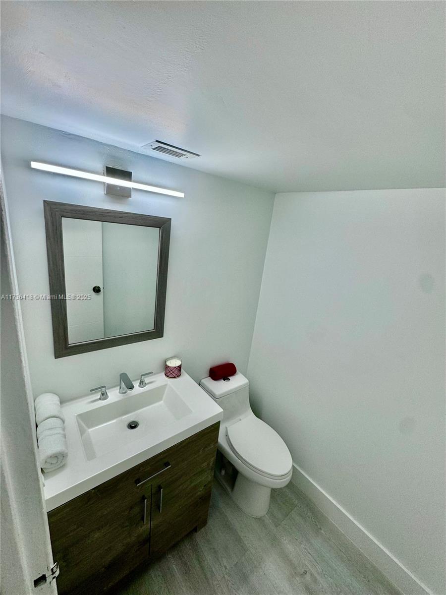 1000 Parkview Dr # 202