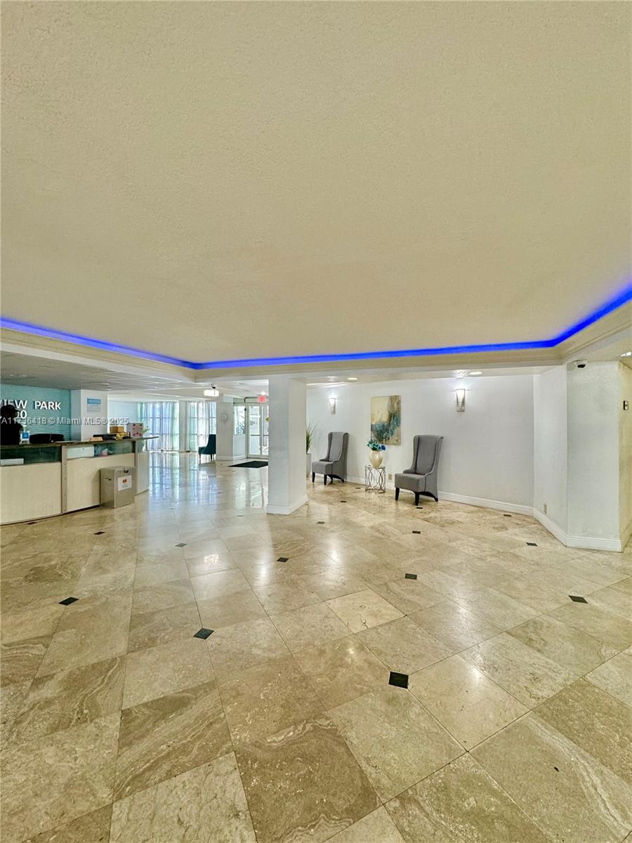 1000 Parkview Dr # 202